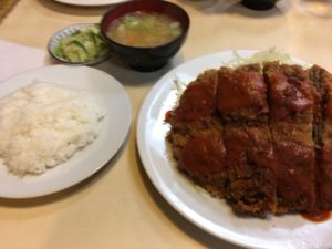 （大井町　グルメ　ランチ　洋食）　「ブルドック」の「メンチカツ定食」