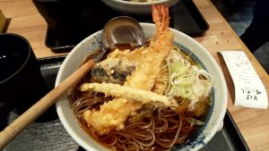 （銀座　グルメ　ランチ　そば）　「そば 俺のだし GINZA5」の「海老と野菜の天ぷらそば」