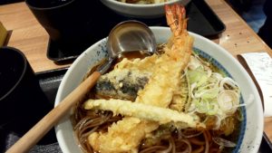 （銀座　グルメ　ランチ　そば）　「そば 俺のだし GINZA5」の「海老と野菜の天ぷらそば」
